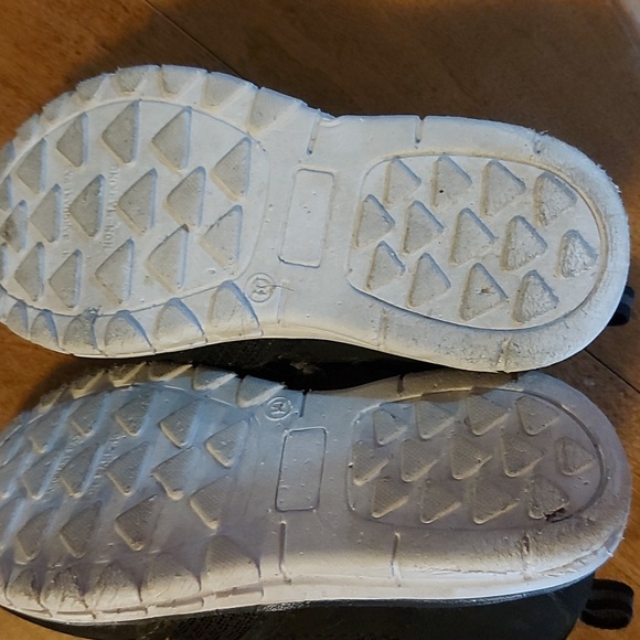 Toddler slip on shoes - Picture 2 of 3